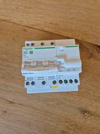 Schneider 4 polige hoofdschakelaar 30mA, Ophalen of Verzenden