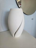 Hele bijzondere vaas van YAYA, Huis en Inrichting, Wit, Aardewerk of Porselein, Nieuw, Ophalen of Verzenden