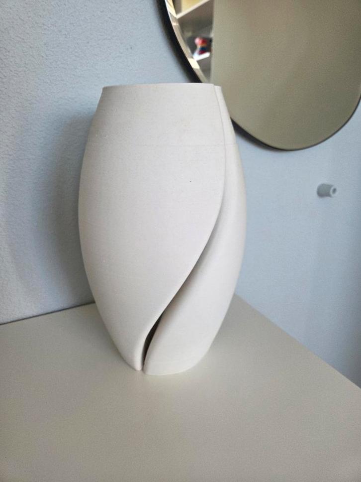 Hele bijzondere vaas van YAYA, Huis en Inrichting, Woonaccessoires | Vazen, Nieuw, Wit, Minder dan 50 cm, Aardewerk of Porselein