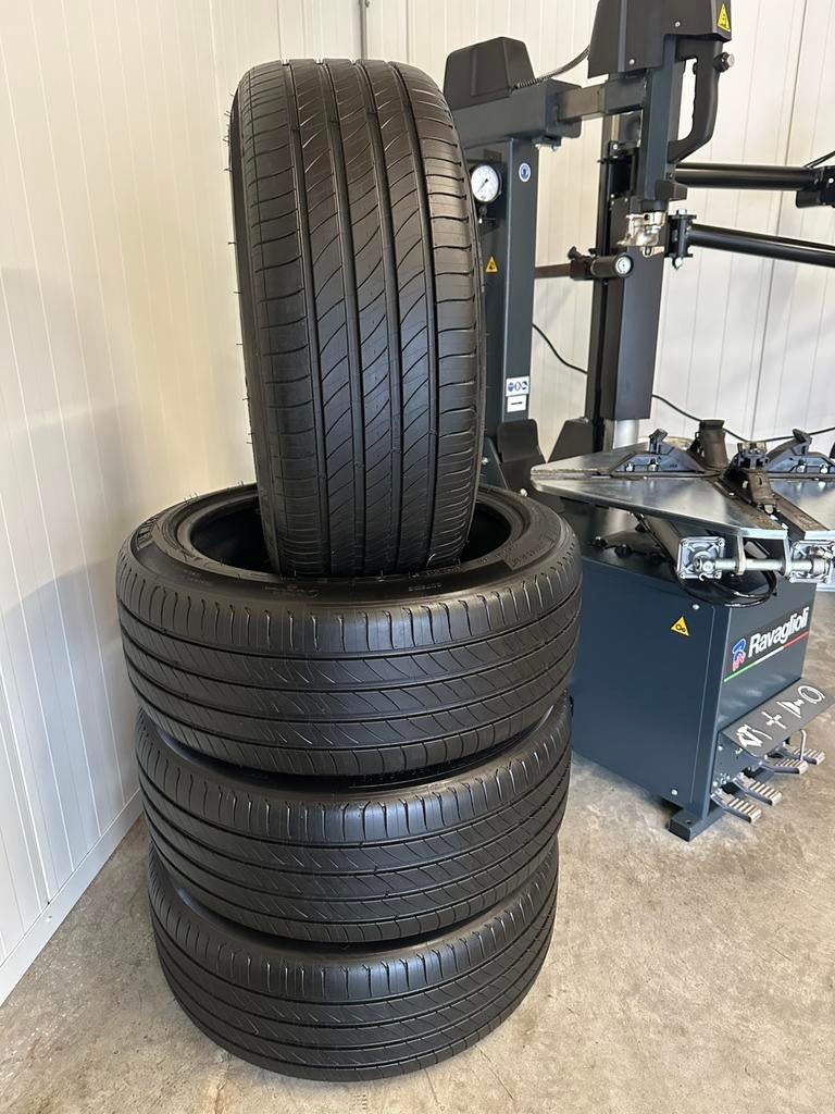 Set Michelin 235 45 18 Zomerbanden Inclusief Montage Tesla, 18 inch, E-Primacy, 235/45 R18, Nieuw