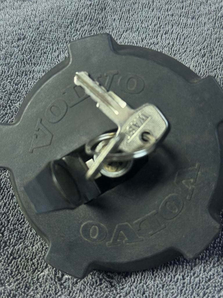 Volvo tankdop met sleutels., Auto-onderdelen, Ophalen of Verzenden, Gebruikt, Volvo