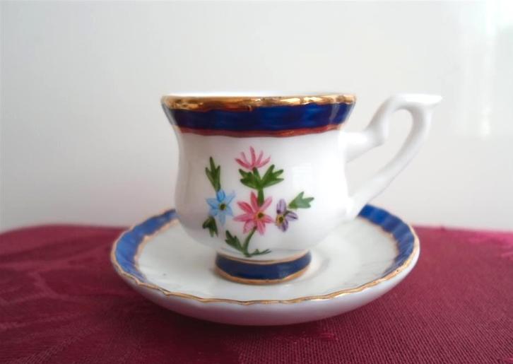 Miniatuur kop en schotel. Museum of miniatures MAYFAIR. (7)., Antiek en Kunst, Curiosa en Brocante, Ophalen of Verzenden