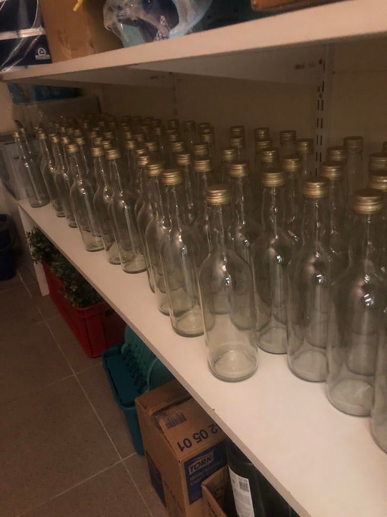 Lege glazen flessen (93)met gouden dop, Verzamelen, Glas en Borrelglaasjes, Ophalen of Verzenden, Zo goed als nieuw
