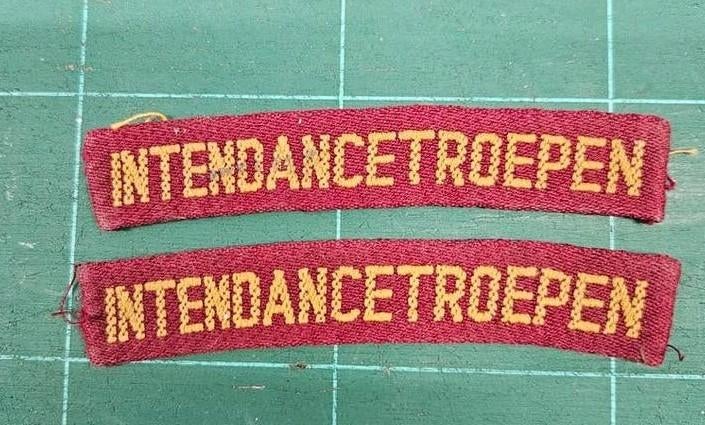 Setje straatnamen 'Intendancetroepen', Verzamelen, Militaria | Algemeen, Ophalen of Verzenden, Landmacht, Nederland, Embleem of Badge