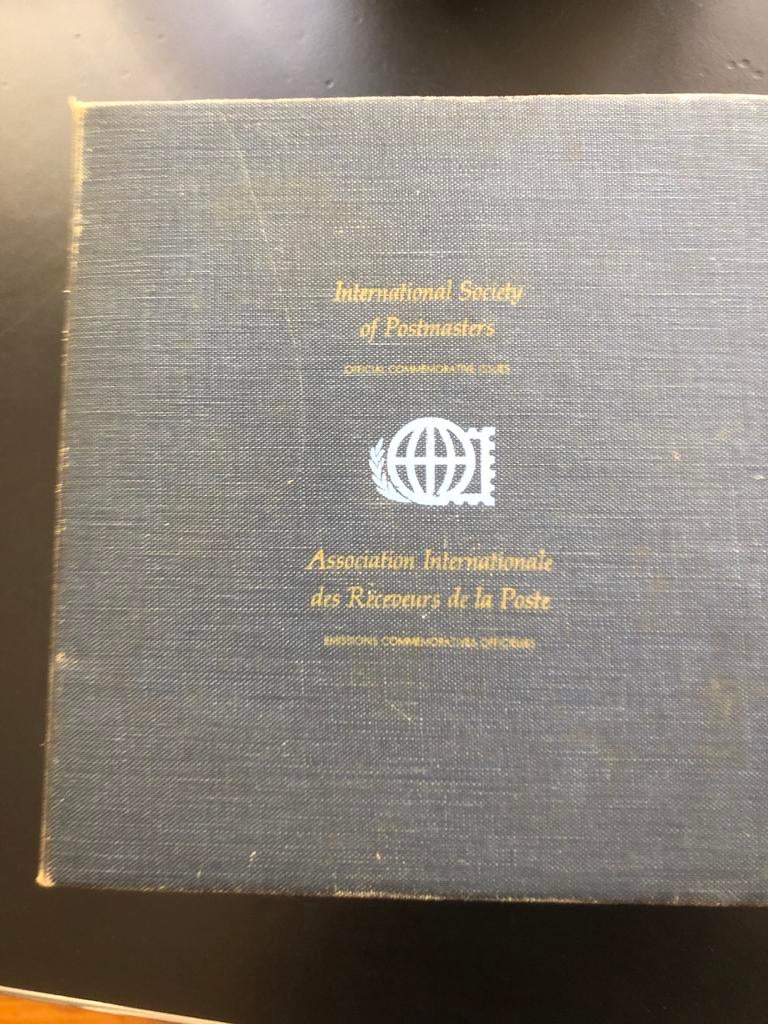 Album met 36 1e dagenveloppen met zilveren penning 1975-1977, Postzegels en Munten, Edelmetalen en Baren, Ophalen of Verzenden