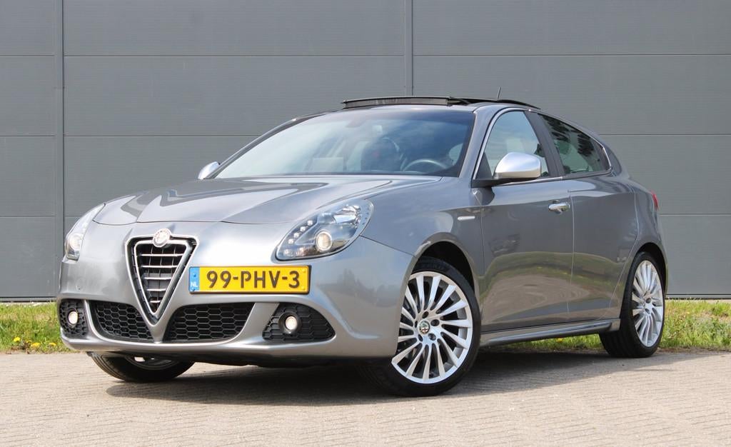 Alfa Romeo Giulietta 1.4 T Distinctive Panodak Leder !NIEUWB, Voorwielaandrijving, Euro 5, Gebruikt, Zwart