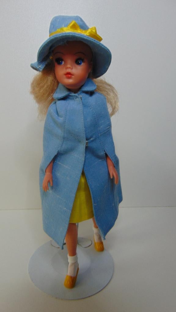 Barbie vintage Sindy met een prachtige outfit, Verzamelen, Poppen, Ophalen of Verzenden, Gebruikt, Pop