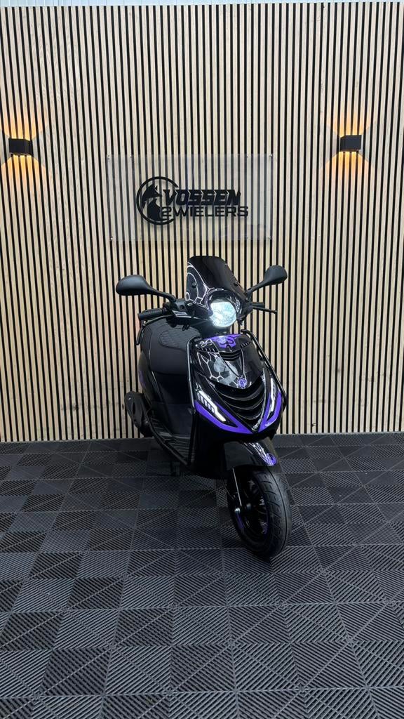 Piaggio Zip | Black & Purple | 2017 | Full, Fietsen en Brommers, Scooters | Piaggio, Maximaal 45 km/u, Zip, Zo goed als nieuw