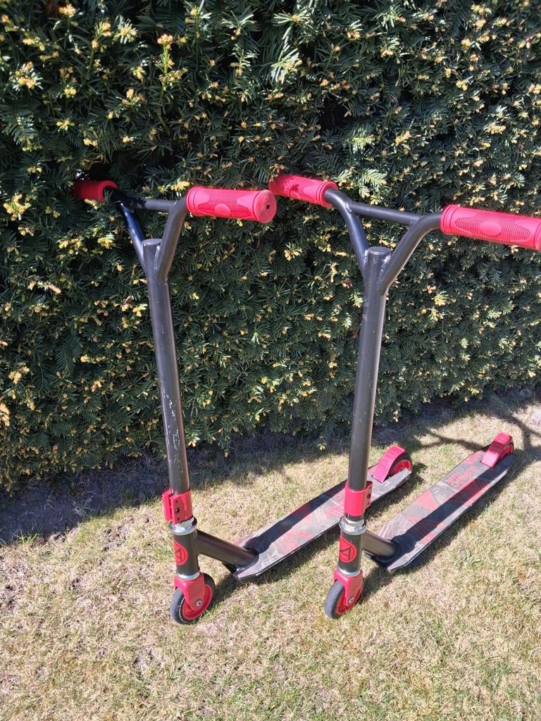 2x AMIGO MAZE STUNTSTEP zwart/rood, Fietsen en Brommers, Steps, Ophalen, Gewone step