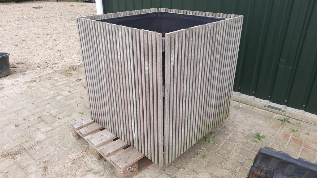 Hele mooie bloembak met hardhouten latjes en wieltjes, Ophalen, Rechthoekig, Hout