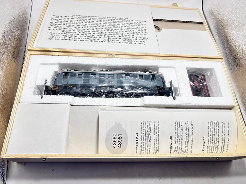 Roco H0 elektrische locomotief E 18 08  (DB). Museum edition, B, A, Ophalen of Verzenden, Zo goed als nieuw