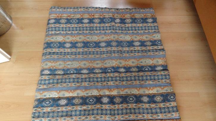 MOOIE woonplaid maat 123 bij 217 cm Is nog ZGAN, met, Huis en Inrichting, Woonaccessoires | Plaids en Woondekens, Zo goed als nieuw