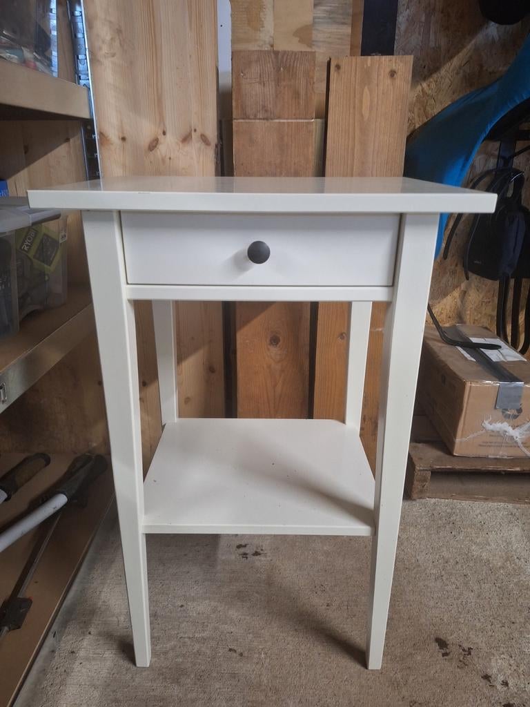 Ikea Hemnes nachtkastje, Huis en Inrichting, Slaapkamer | Nachtkastjes, Ophalen, Zo goed als nieuw, Minder dan 45 cm
