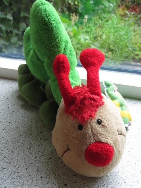 Rups merk Sigikid meet ca 38 cm breed zacht badstof lijf, Kinderen en Baby's, Speelgoed | Knuffels en Pluche, Overige typen, Ophalen of Verzenden