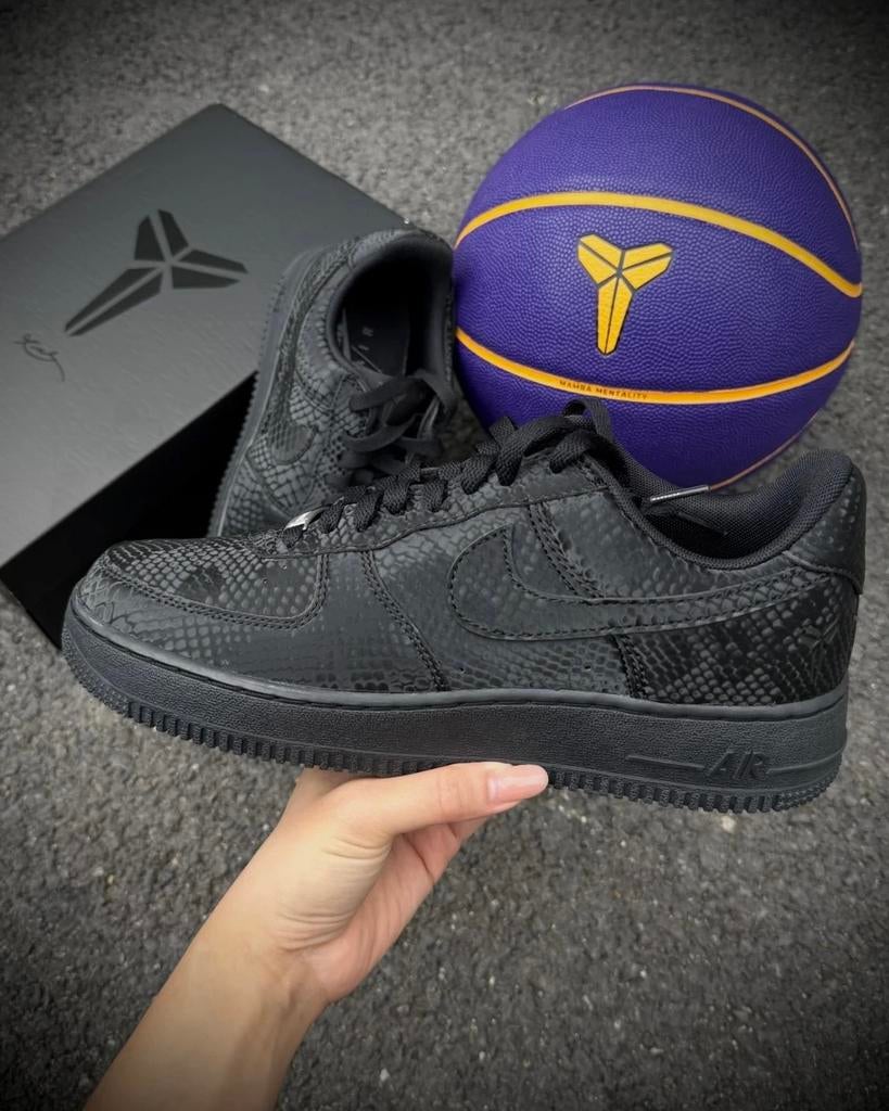 Nike x kobe air force 1 mamba forever 47,5, Zwart, Nieuw, Ophalen of Verzenden, Sneakers of Gympen