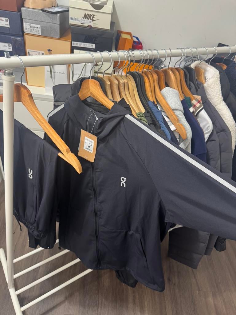 On Cloud Tracksuit Black, Ophalen of Verzenden, Nieuw, Zwart, Algemeen