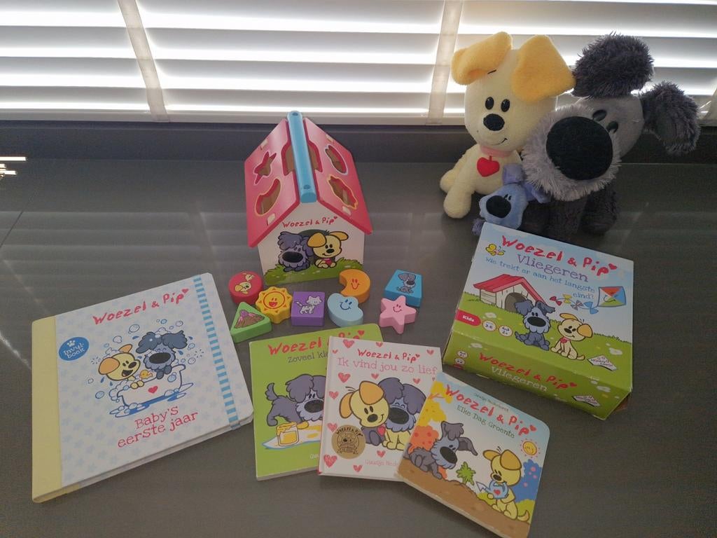 Grote Woezel en Pip set: knuffels, boeken, vormenstoof,spel, Ophalen of Verzenden, Gebruikt, Jongen of Meisje