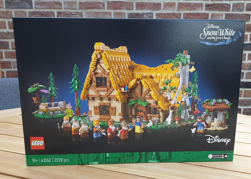 LEGO Disney | 43242 | Snow White & 7 Dwarfs' Cottage - Nieuw, Lego, Nieuw, Ophalen of Verzenden, Complete set