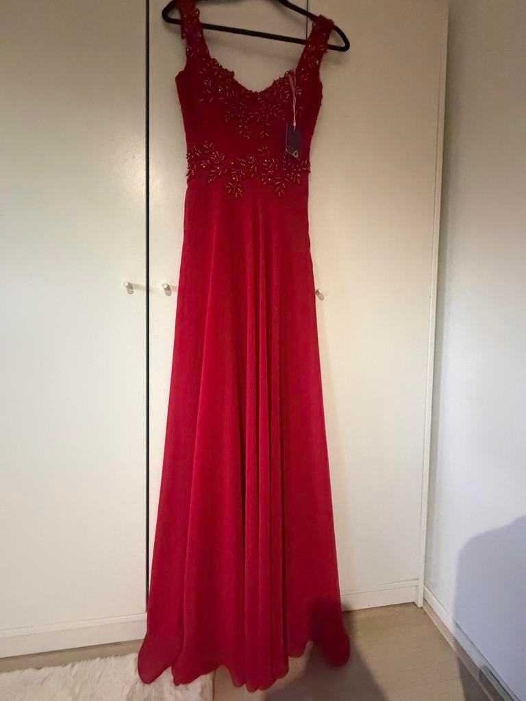 Nieuwe rode galajurk, maat 38 valt als XS, Galajurk, Nieuw, Ophalen of Verzenden, Maat 34 (XS) of kleiner