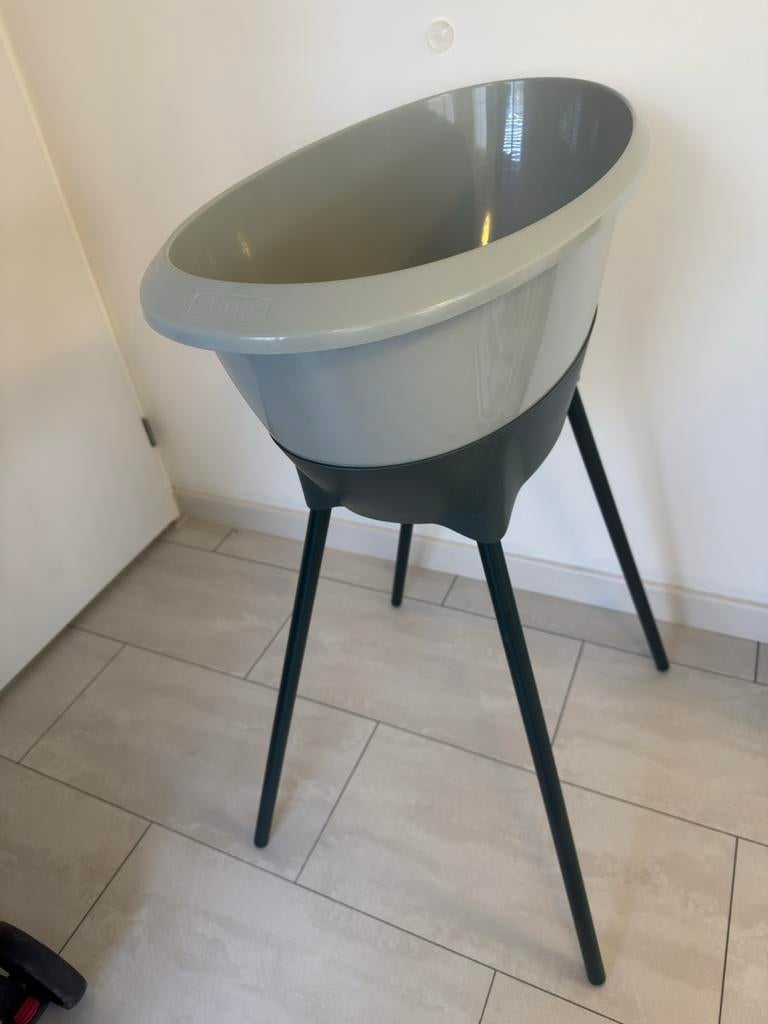 Luma babybad met standaard en badinzet - Zo goed als nieuw, Zo goed als nieuw, Badje, Standaard, Ophalen