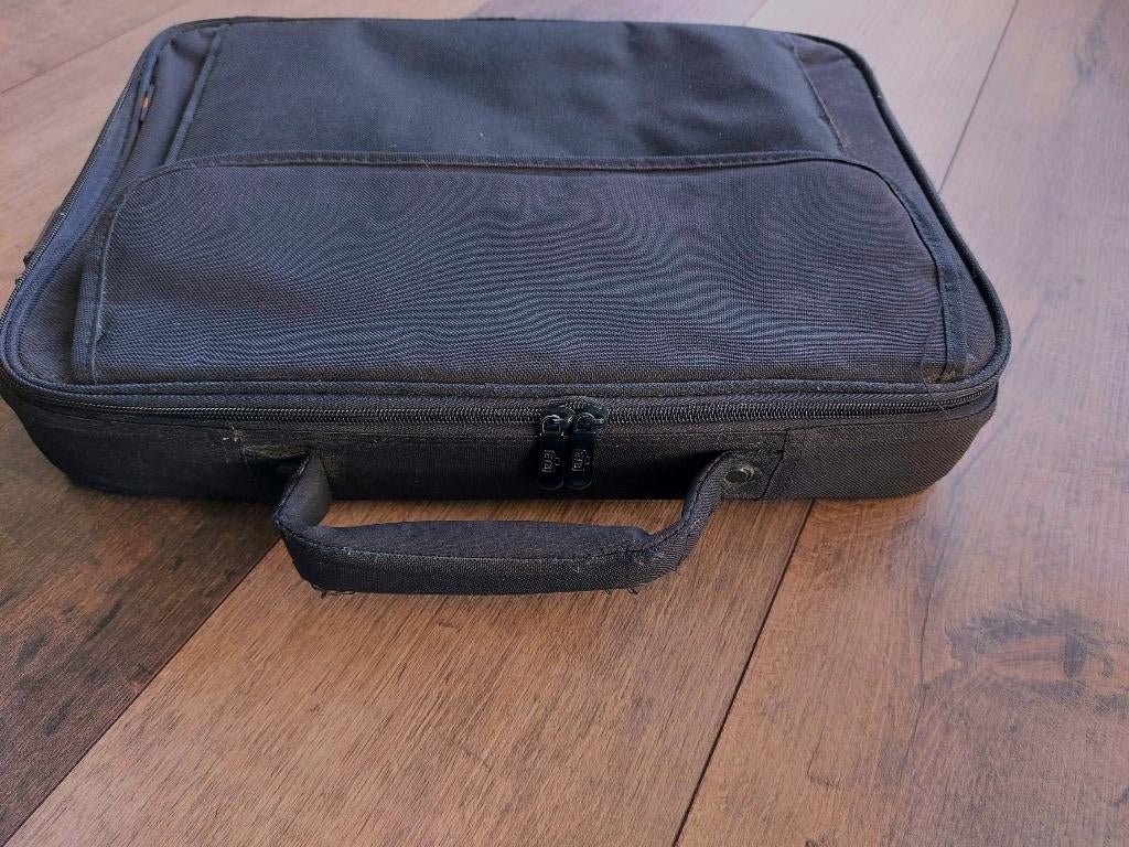 ETB Laptoptas 44x34x7 geschikt tot 17 inch, Ophalen of Verzenden, 17 inch of meer, Gebruikt, Aktetas