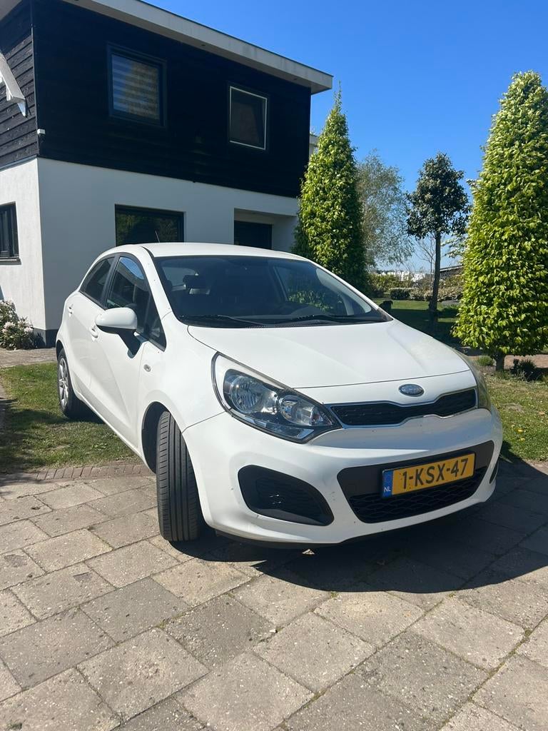 Kia Rio 1.2 I 5DRS 2013 Wit, 450 kg, 40 €/maand, 4 cilinders, Wit