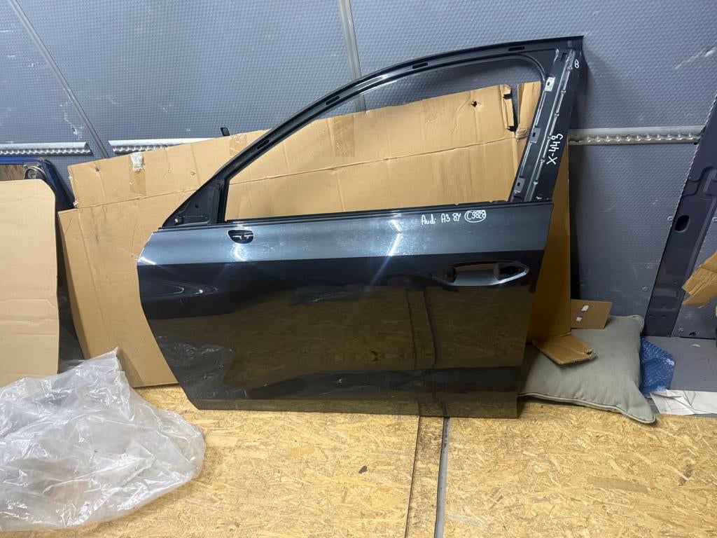 Audi a3 8y Portier links voor deur, Ophalen of Verzenden