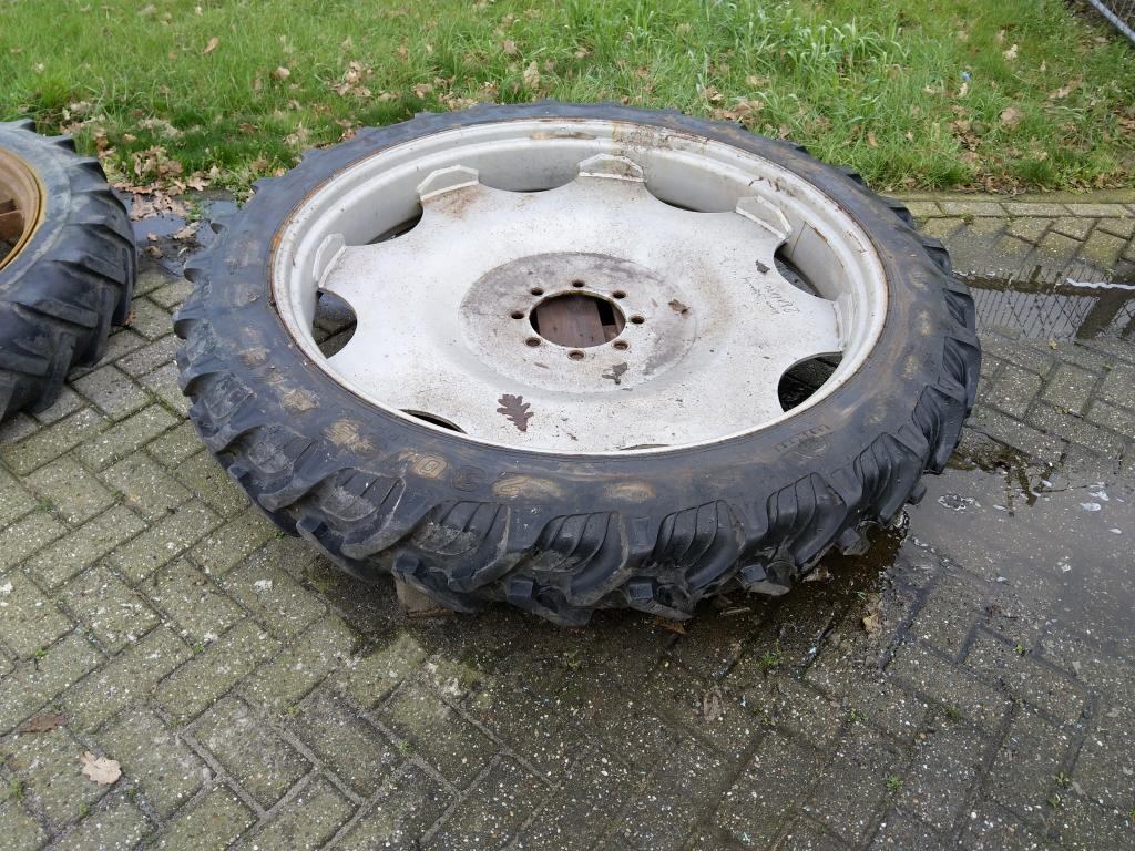 230/95 x R48 Taurus band met velg, Zakelijke goederen, Agrarisch | Onderdelen | Banden, Velgen en Assen, Niet ingevuld, Niet ingevuld
