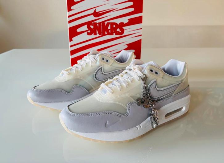 Nike Air Max 1 | 38.5, Kleding | Dames, Schoenen, Nieuw, Sneakers of Gympen, Wit, Ophalen