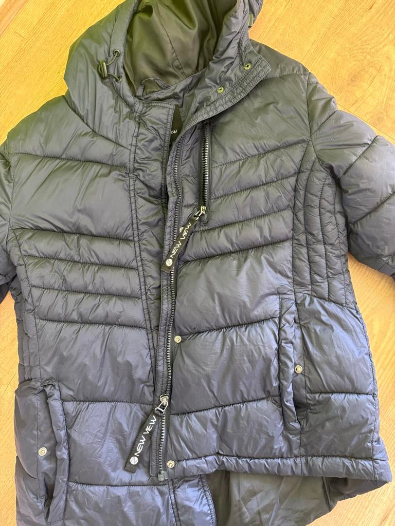 New View Zwarte Gewatteerde Jas met Capuchon, Kleding | Dames, Jassen | Winter, Ophalen of Verzenden, Zo goed als nieuw, Maat 42/44 (L)