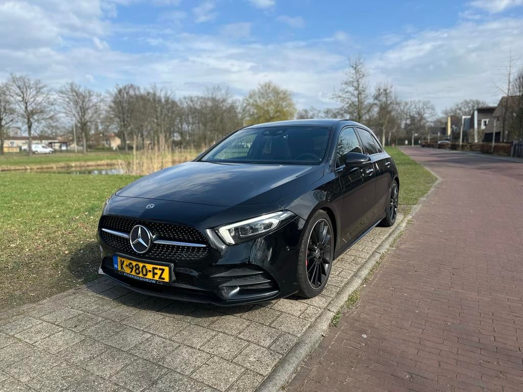 Mercedes-Benz A-Klasse A 200 163pk amg, automaat, pano,, Auto's, Mercedes-Benz, Zwart, 4 cilinders, Leder en Stof, 75 €/maand