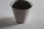 Metalen geribbelde grijs/beige bloempot, Tuin en Terras, Bloempotten, Gebruikt, Rond, Ophalen of Verzenden, Balkon