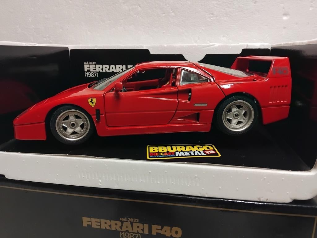 1:18 BURAGO FERRARI F40 (1987) | Acheter sur
