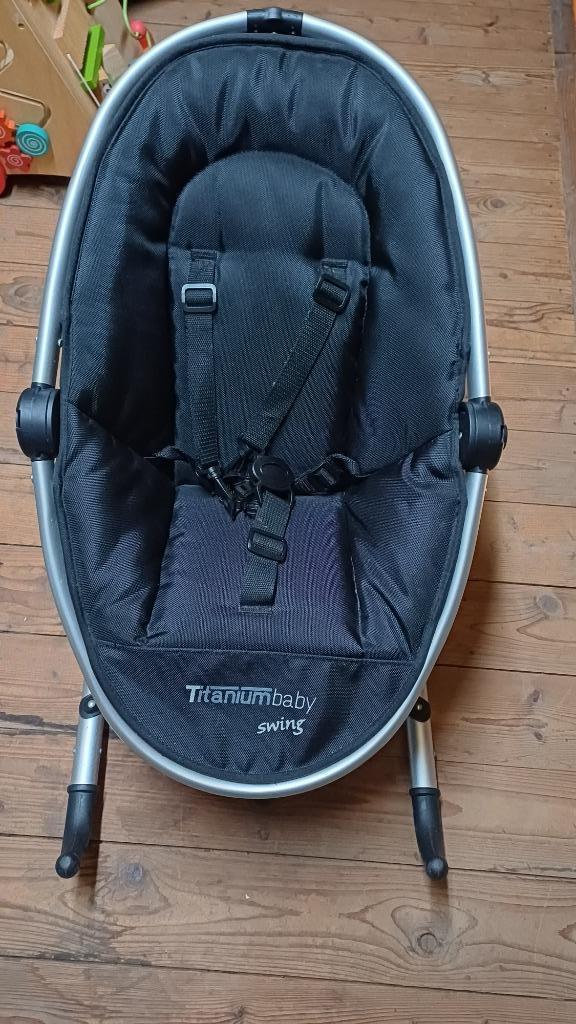 Titanium baby swing wipstoel, Kinderen en Baby's, Wipstoeltjes, Zo goed als nieuw, Wipstoel, Overige merken, Met gordel(s) of riempje(s)