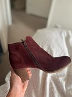 Mooie suede nieuwe enkellaarsjes Manas bordeaux rood 39, Kleding | Dames, Schoenen, Overige kleuren, Lage of Enkellaarzen, Ophalen of Verzenden