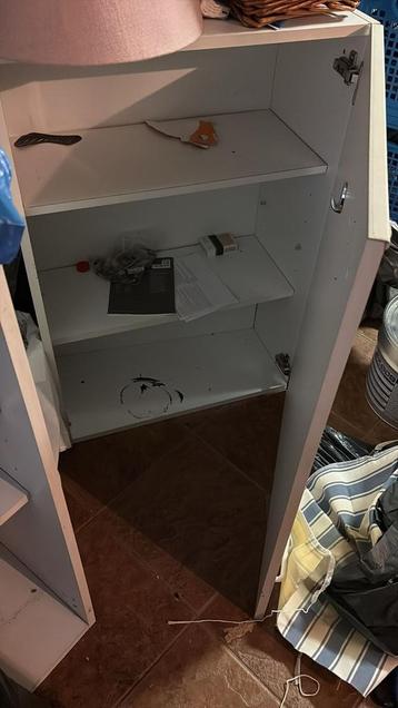 Gratis Wit Kastje met Deur - 60x86x32cm beschikbaar voor biedingen