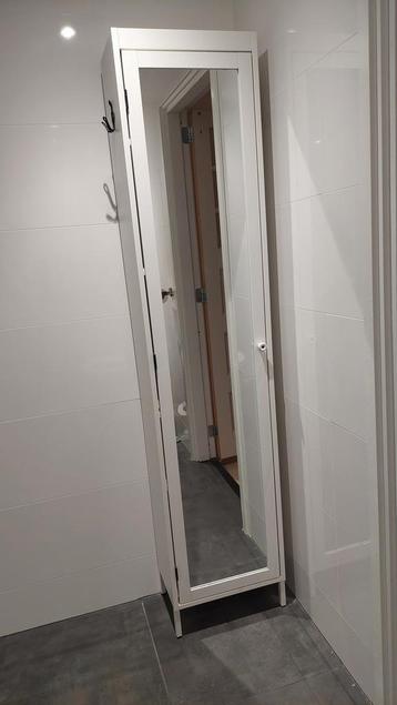 Badkamerkast met spiegel beschikbaar voor biedingen