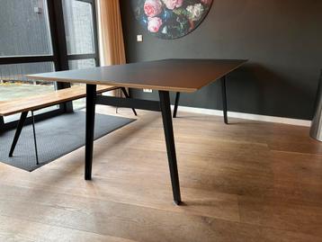 Tafel Fenix beschikbaar voor biedingen