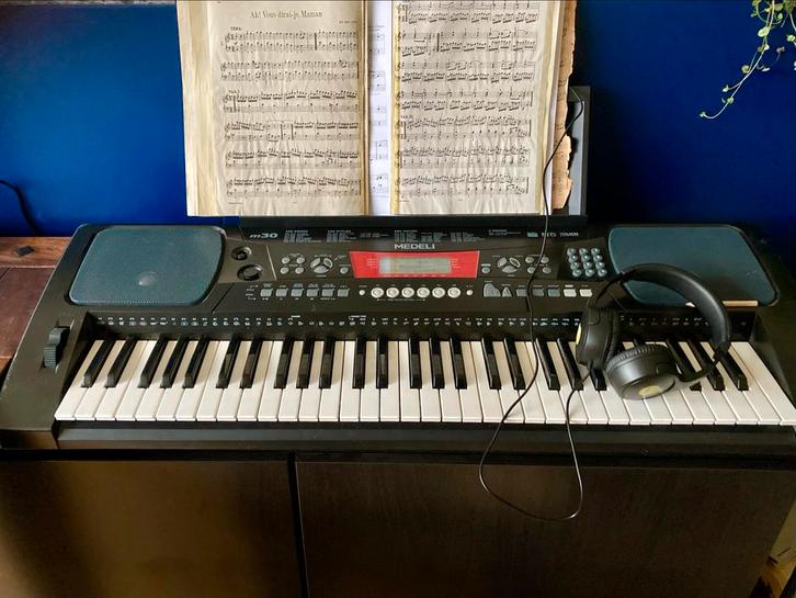 Medeli M30 Keyboard met accessoires, Muziek en Instrumenten, Keyboards, Gebruikt, 61 toetsen, Medeli, Aanslaggevoelig, Ophalen