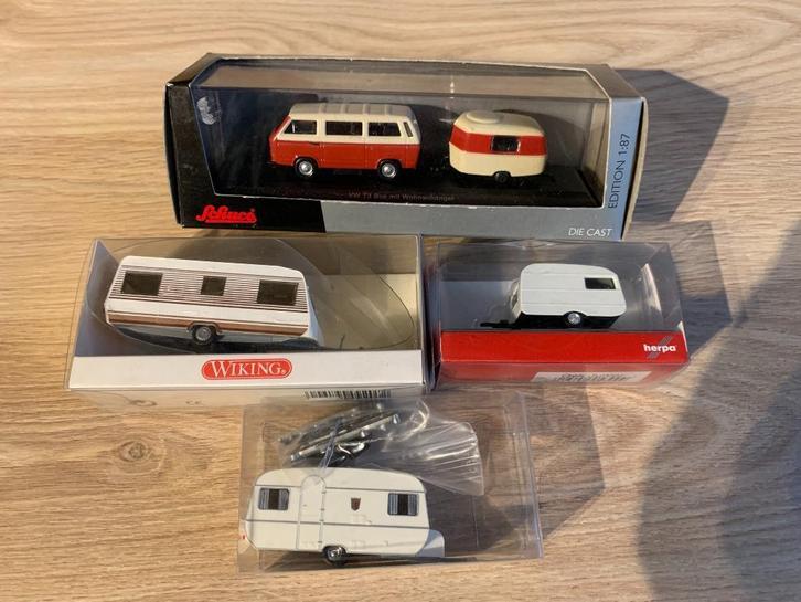 4 caravans  voor bij de bouwdozen in andere advertentie, Hobby en Vrije tijd, Modeltreinen | H0, Zo goed als nieuw, Brug, Tunnel of Gebouw