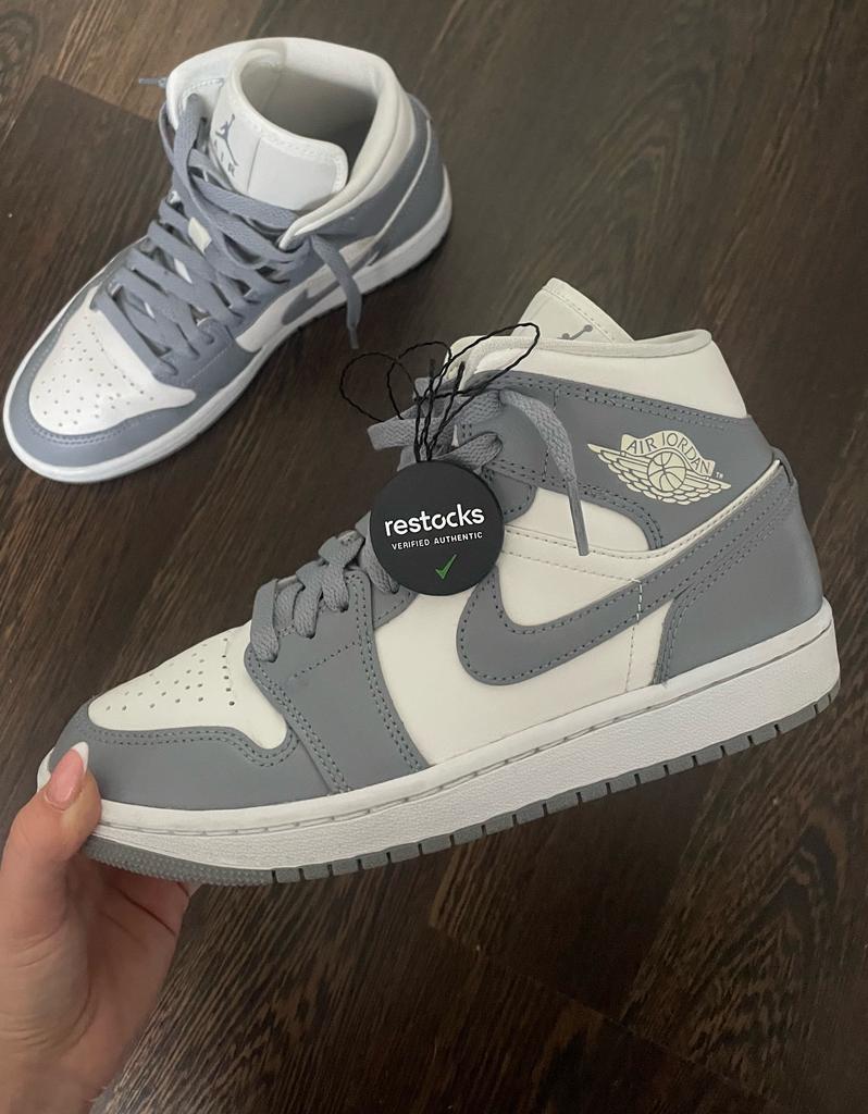 Nike Air Jordan 1 Mid Stealth dames & heren | Unisex, Ophalen of Verzenden, Sneakers of Gympen, Grijs, Gedragen