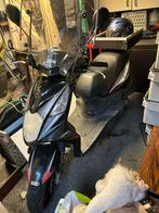 Scooter met lichte schade bouwjaar 2013, Fietsen en Brommers, Ophalen, Gebruikt, Overige modellen, Maximaal 45 km/u