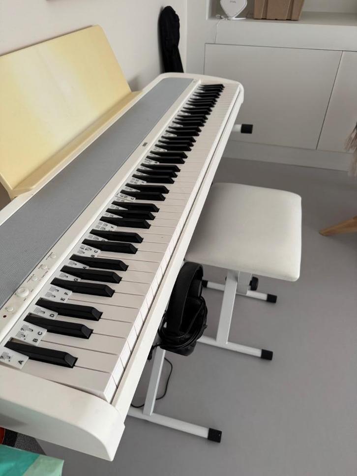 Korg B2 Digitaal Piano X-frame Pakket, Wit, Muziek en Instrumenten, Piano's, Zo goed als nieuw, Piano, Wit, Digitaal, Ophalen