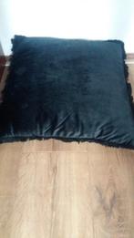 zwart velours kussens met subtiele franjes. 45x45 cm (lxb), Huis en Inrichting, Woonaccessoires | Kussens, Ophalen, Nieuw, Zwart