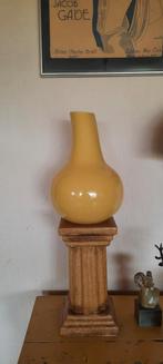 Vintage  keramiek  vaas,met scheve hals., Geel, Aardewerk of Porselein, Ophalen of Verzenden, Zo goed als nieuw