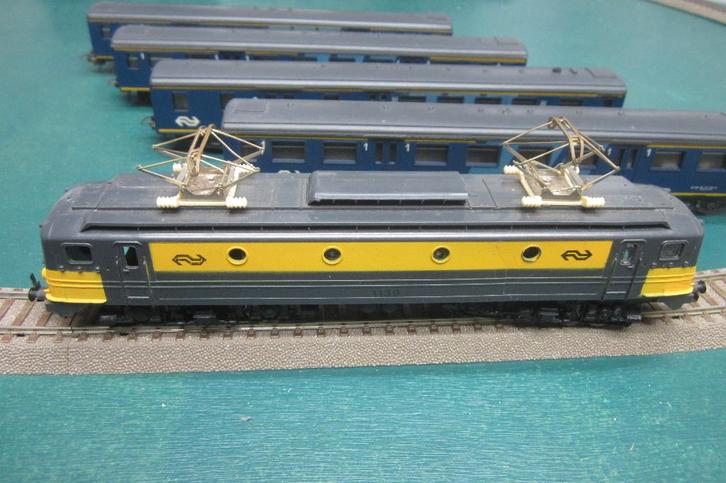 fraaie gele NS locomotief, Hobby en Vrije tijd, Modeltreinen | H0, Gebruikt, Locomotief, Gelijkstroom, Overige merken, NS, Ophalen of Verzenden