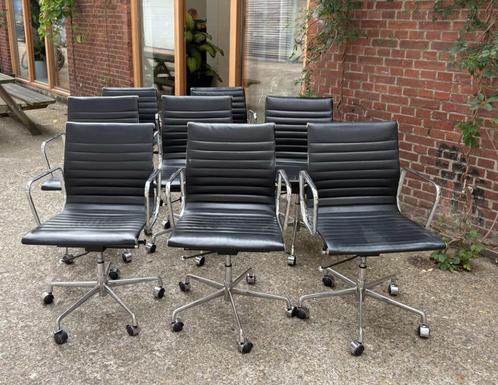 eames ea117 bureaustoelen, Huis en Inrichting, Stoelen, Gebruikt, Vijf, Zes of meer stoelen, Leer, Metaal, Zwart, Ophalen
