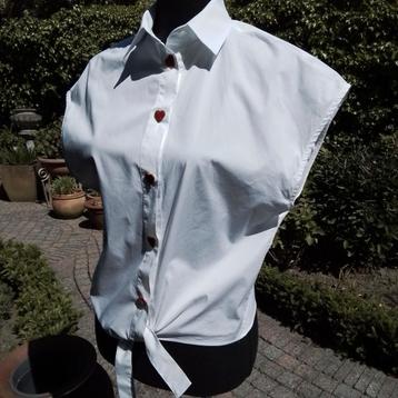 Witte blouse Love Moschino met rode hartjes maat 36/38 beschikbaar voor biedingen