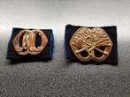 Mobiele Colonne  -  2 typen  baretemblemen  KL / NEDERLAND, Ophalen of Verzenden, Landmacht, Nederland, Embleem of Badge