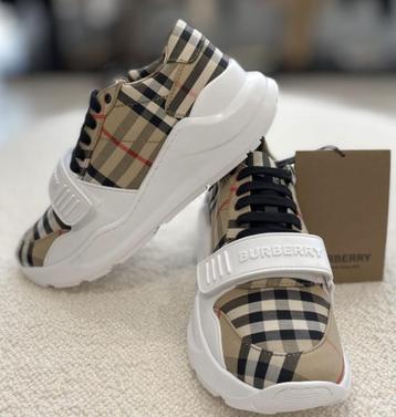 Burberry sneakers (ook direct op te halen) beschikbaar voor biedingen